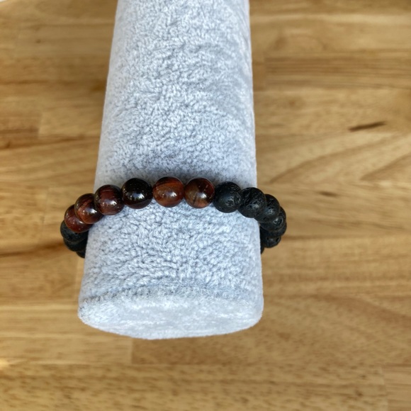 Lava rock diffuser bracelet with red tigers eye beads - Picture 5 of 6